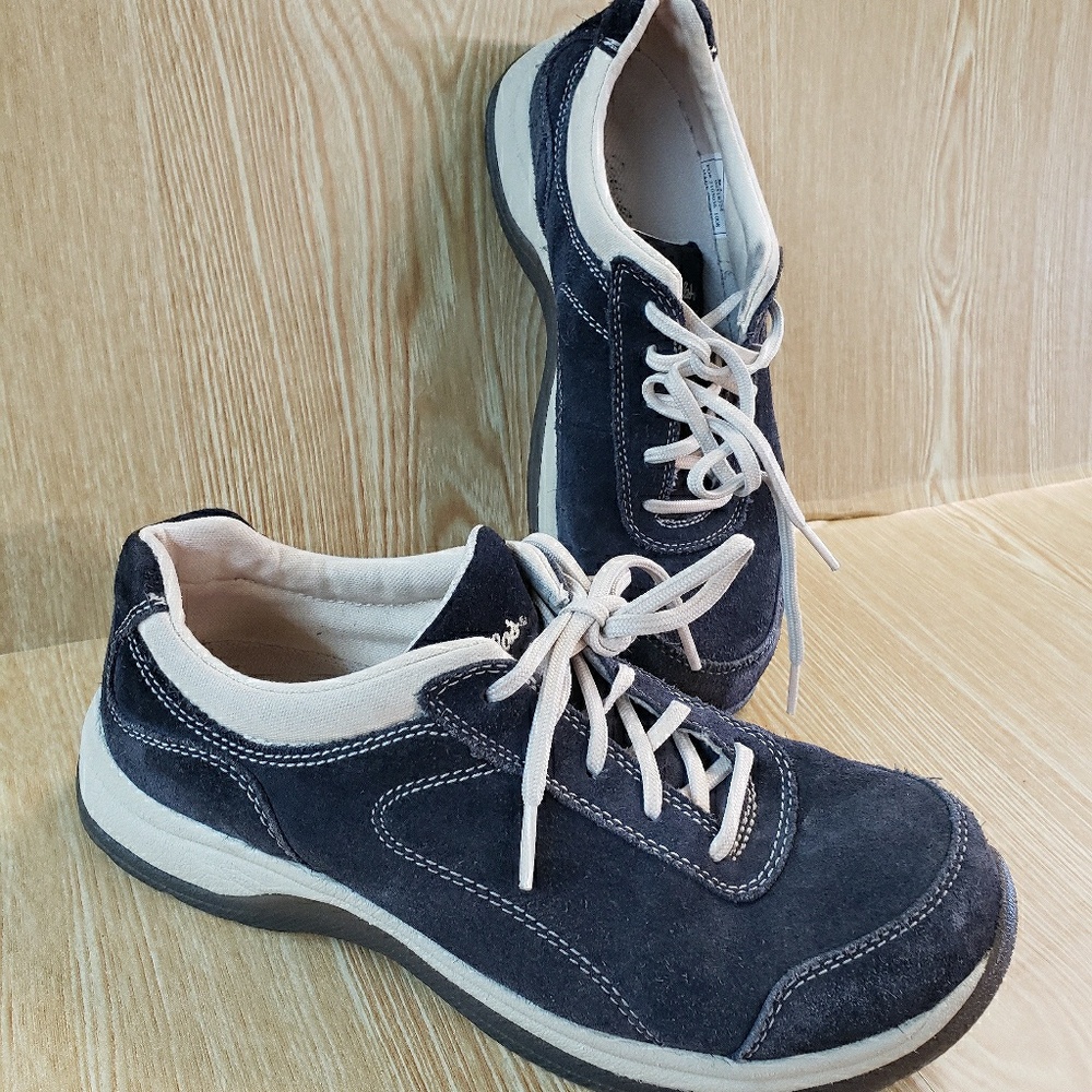 Women's Cabelas sneakers sz 8.5 blue suede